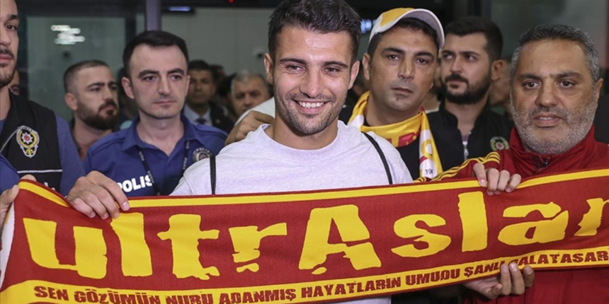 Galatasaray'ın anlaşmaya vardığı Fransız futbolcu Leo Dubois, İstanbul'a geldi