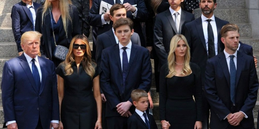 Melanie Trup, kocasının ilk eşi Ivana Trump’ın cenaze törenine katıldı.