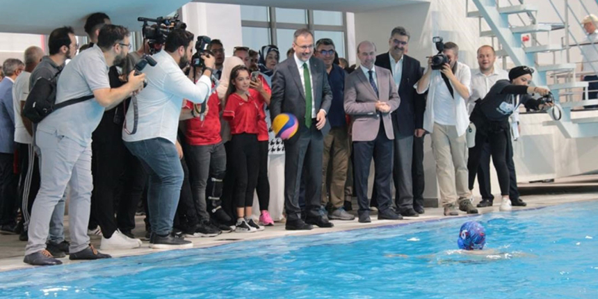 Gençlik ve Spor Bakanı Kasapoğlu, Konya'da "Olimpik Yüzme Havuzu" açılışına katıldı