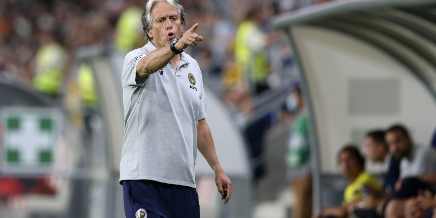 Fenerbahçe Teknik Direktörü Jorge Jesus'tan maç sonrası transfer sorusuna net yanıt