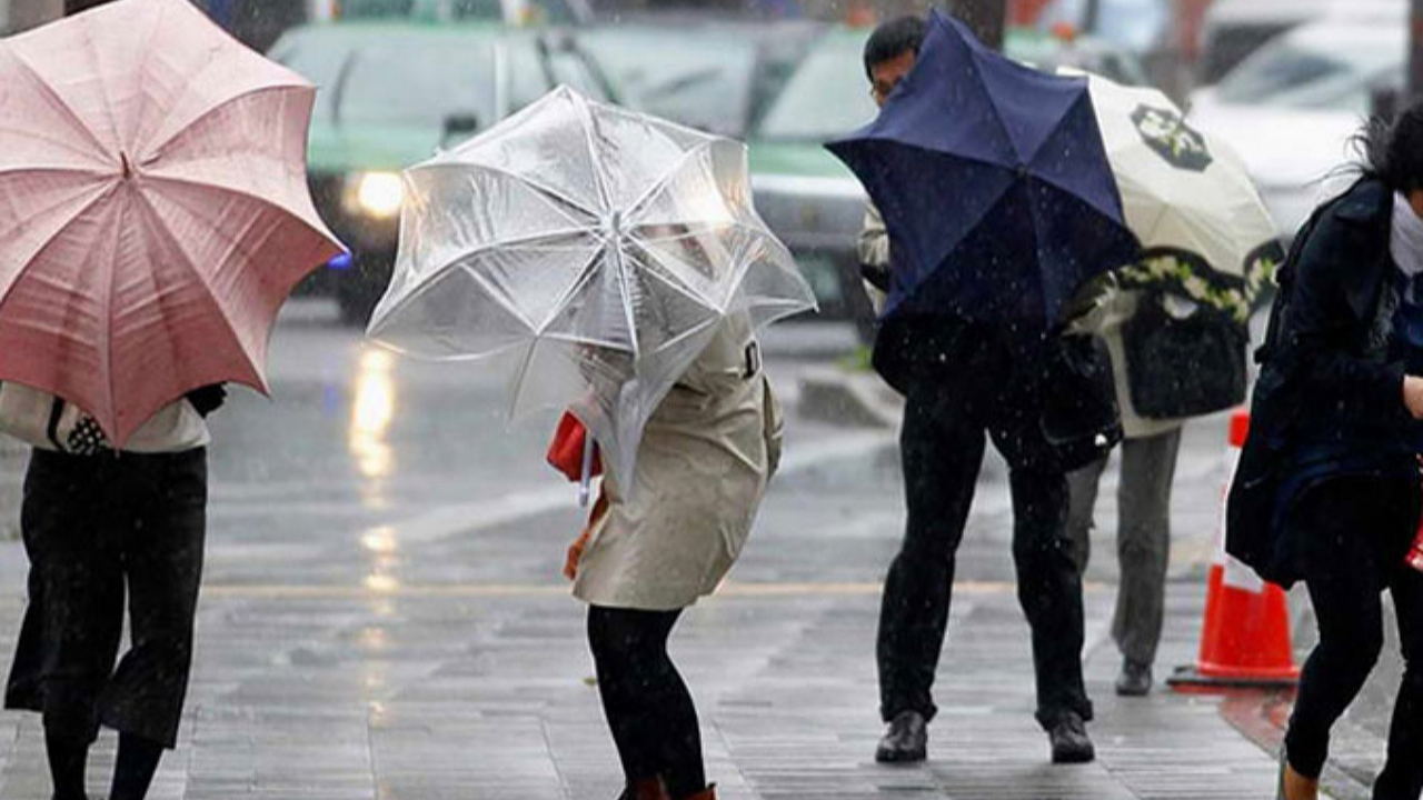 Bu illerde yaşayanlar dikkat: Meteoroloji'den kuvvetli rüzgar ve sağanak uyarısı!
