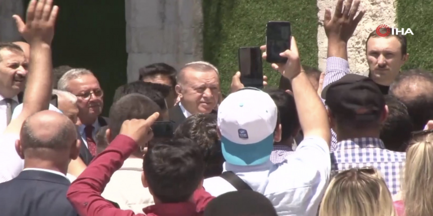 Cumhurbaşkanı Erdoğan, Cuma namazı için Eyüpsultan Camii'ne geldi
