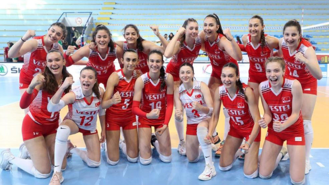 Sırbistan'ı mağlup eden U17 Kız Voleybol Milli Takımı, Avrupa Şampiyonası’nda finalde