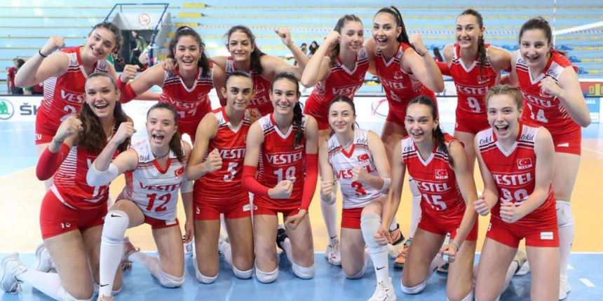 Sırbistan'ı mağlup eden U17 Kız Voleybol Milli Takımı, Avrupa Şampiyonası’nda finalde