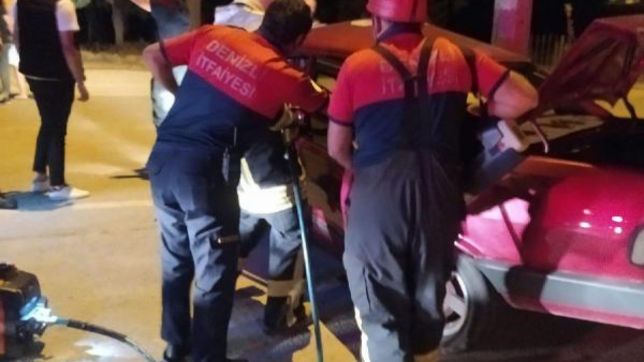 Aydınlatma direğine çarpan otomobil sürücüsü, hayatını kaybetti