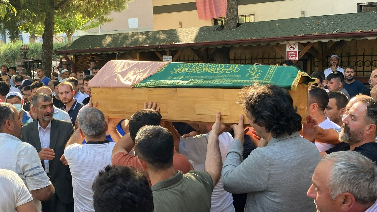 Babasının kullandığı aracın altında kalmıştı! Minik Ebrar toprağa verildi