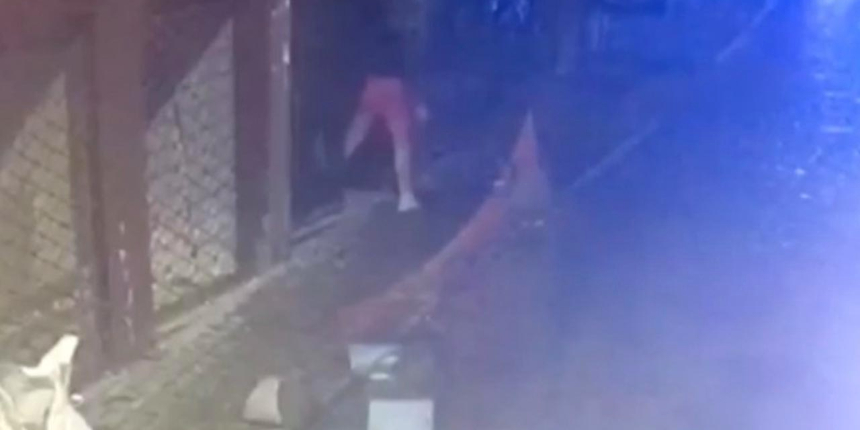 İstanbul'un göbeğindeki gasp kamerada: Biber gazı sıkıp gasp ettiler
