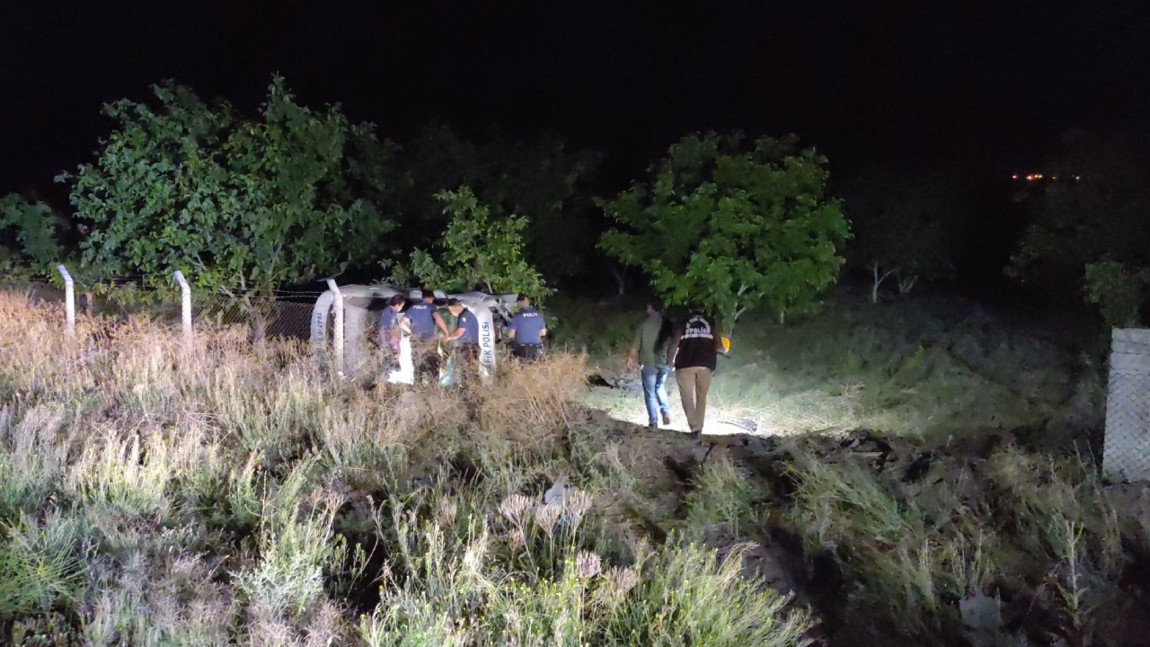 Trafik ekibinin aracı şarampole devrildi, 3 polis yaralandı
