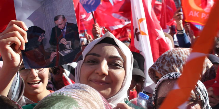 Cumhurbaşkanı Erdoğan’ın evini ziyaret ettiği genç kız 6 yıl sonra yine alanda