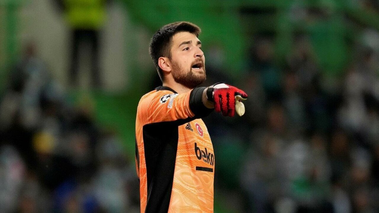 Beşiktaş'ın kalecisi Ersin Destanoğlu'nun yaptığı hata sosyal medyayı ayağa kaldırdı