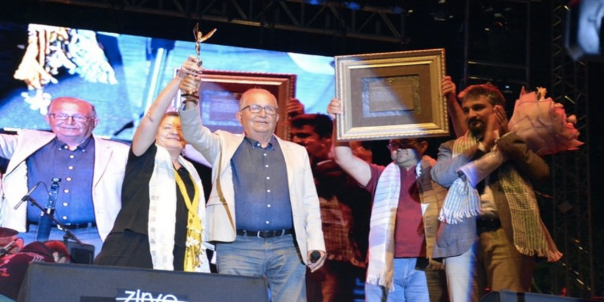 CHP’li belediye Barış ve Dostluk ödülünü terör destekçisine verdi: AK Partili isim tepki gösterdi