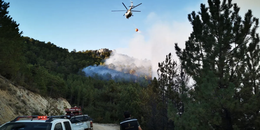 MSB açıkladı: Kütahya'daki yangına 8 helikopter müdahale ediyor