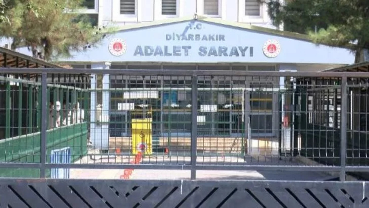 Diyarbakır'da pes dedirten olay: Balkonda çıplak halde mastürbasyon yapıp video çekti! Kendini bakın nasıl savundu...