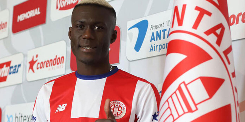 Antalyaspor'da Senegalli futbolcu Alassane Ndao ile  1 yıl daha anlaşmaya varıldı