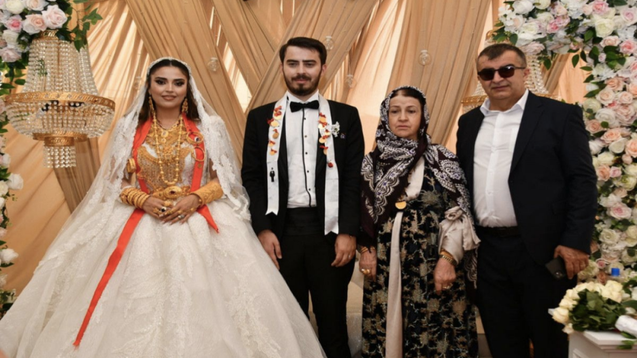 Aşiret düğünü ağızları açık bıraktı! Geline 5 kilo altın, damada 5 milyon TL takıldı