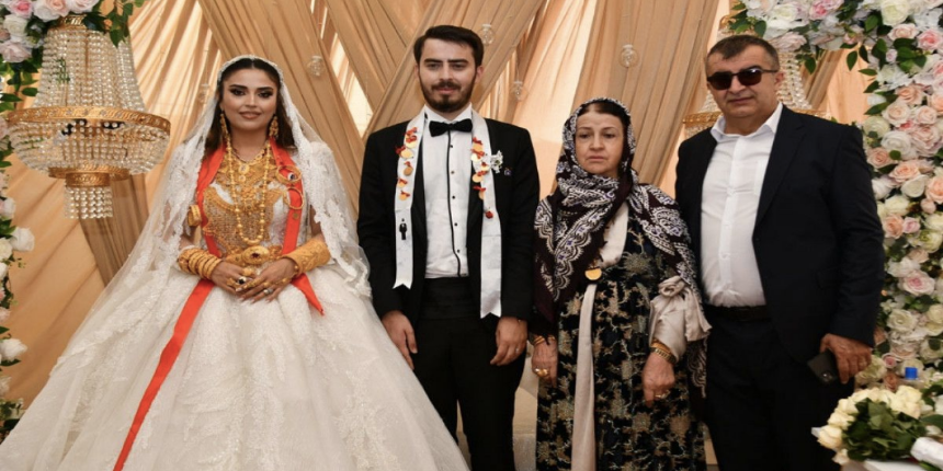 Aşiret düğünü ağızları açık bıraktı! Geline 5 kilo altın, damada 5 milyon TL takıldı