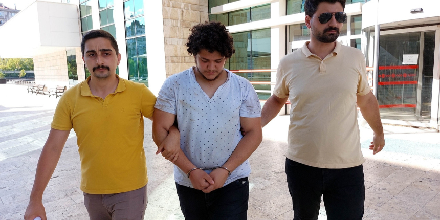 1 yaşındaki çocuğunu balkona kilitledi, karısını boğmaya çalıştı! Yabancı uyruklu koca 'Şeytan istedi' dedi!