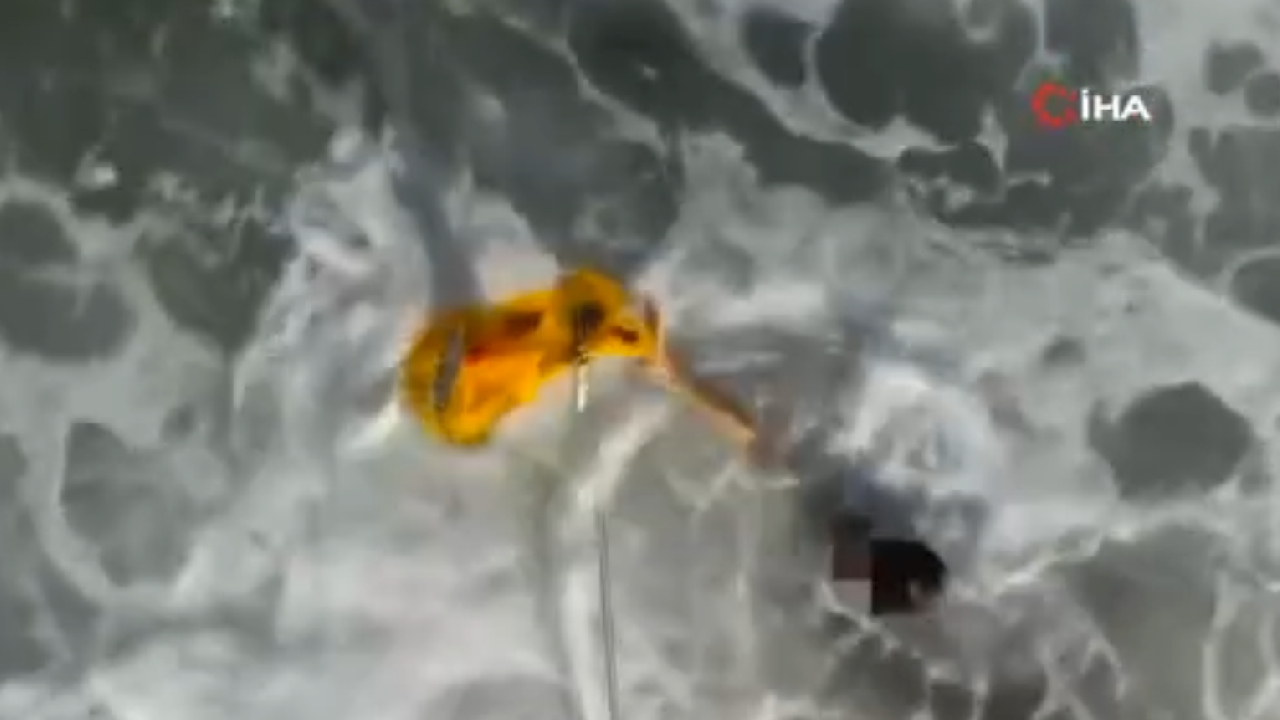 Boğulmak üzere olan çocuk dron yardımıyla kurtarıldı