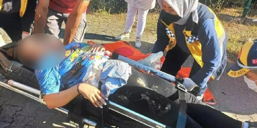 Eski erkek arkadaşı tarafından sokak ortasında bıçaklandı
