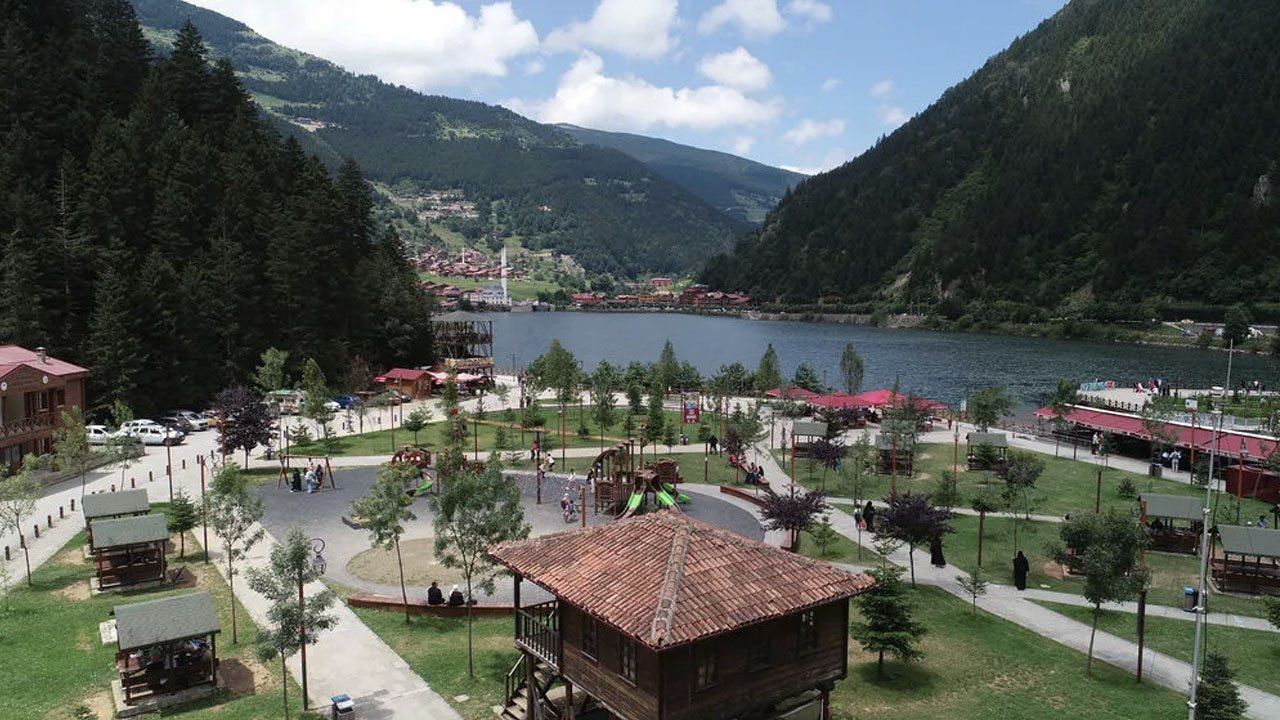 Uzungöl'deki Arapça tabelalar sosyal medyada gündem olmuştu: Vali "En ufak bir sıkıntı yok" dedi