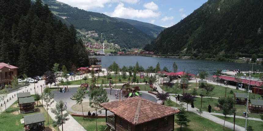 Uzungöl'deki Arapça tabelalar sosyal medyada gündem olmuştu: Vali "En ufak bir sıkıntı yok" dedi