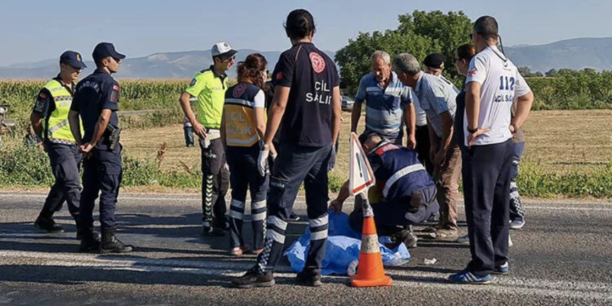 Yolun karşısına geçmek isteyen babaanne ve toruna araba çarptı