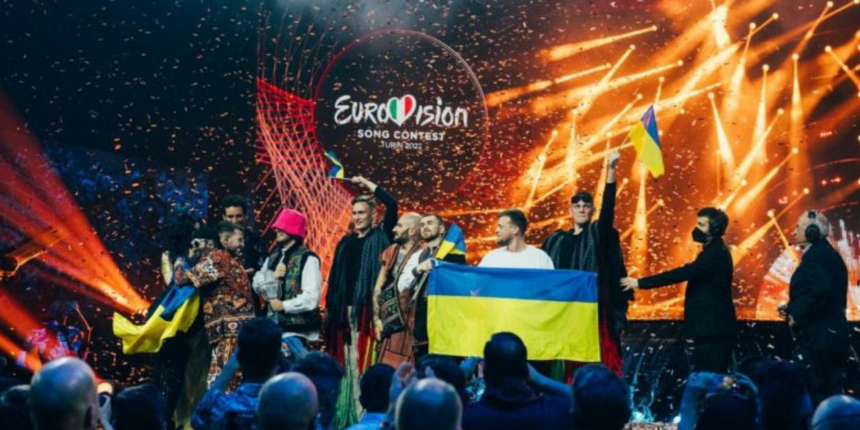 İngiltere, Ukrayna için 2023 Eurovision'a ev sahipliği yapacak