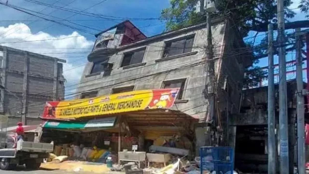 Filipinler'de 7,1 büyüklüğünde deprem: Parlamento binası boşaltıldı!