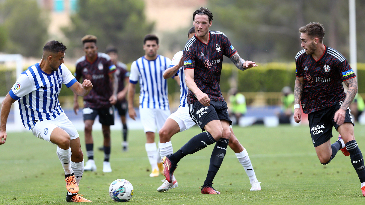 Beşiktaş, hazırlık maçında Deportivo Alaves'e mağlup oldu