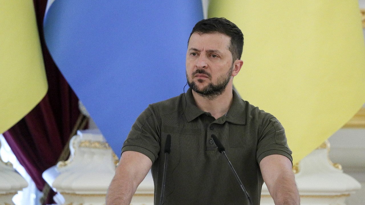 Zelenski tercümanına kızdı, cümleleri kendisi çevirdi