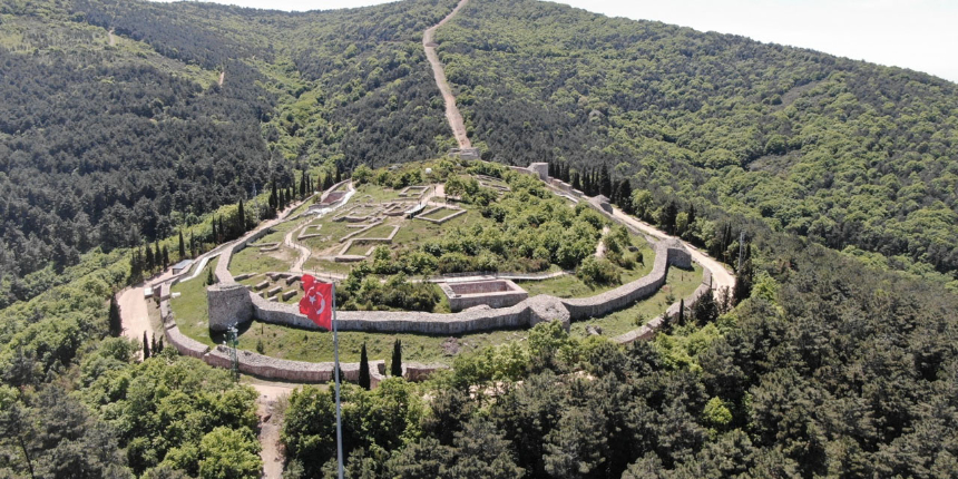 Halil İnalcık, “İstanbul’un Kapısı” dediği Aydos Kalesi’nde Anıldı