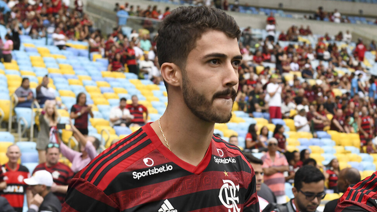 Fenerbahçe yeni transferi Gustavo Henrique'yi resmen açıkladı