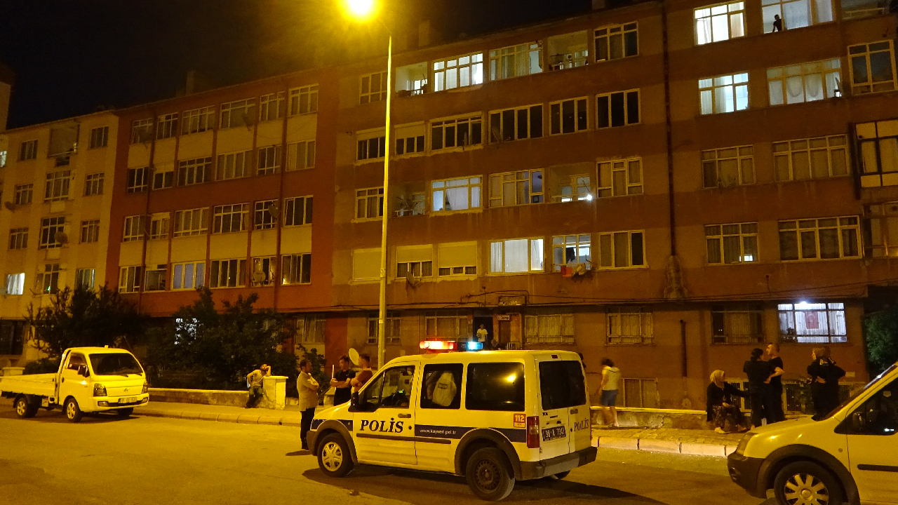 9 yaşındaki çocuk oyun oynarken 5. katın penceresinden zemine çakıldı