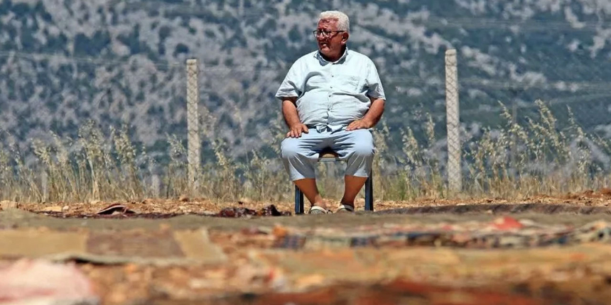 Bu nöbetin amacı bambaşka... Binlerce dolarlık halıları koruyorlar