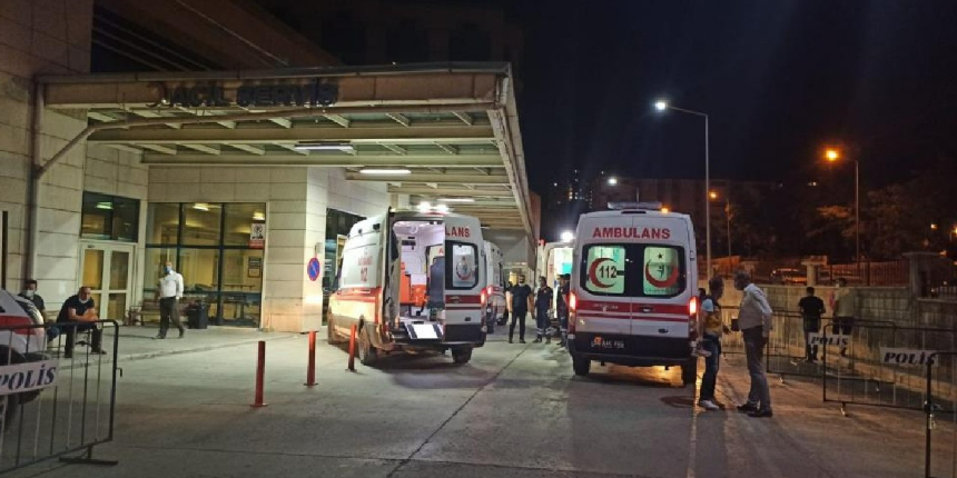Siirt'te kamyonet baraj gölüne uçtu: 3'ü çocuk 7 yaralı