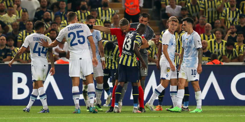 Fenerbahçe'nin Dinamo Kiev maçında golü iptal edildi! Futbolculardan hakeme itiraz