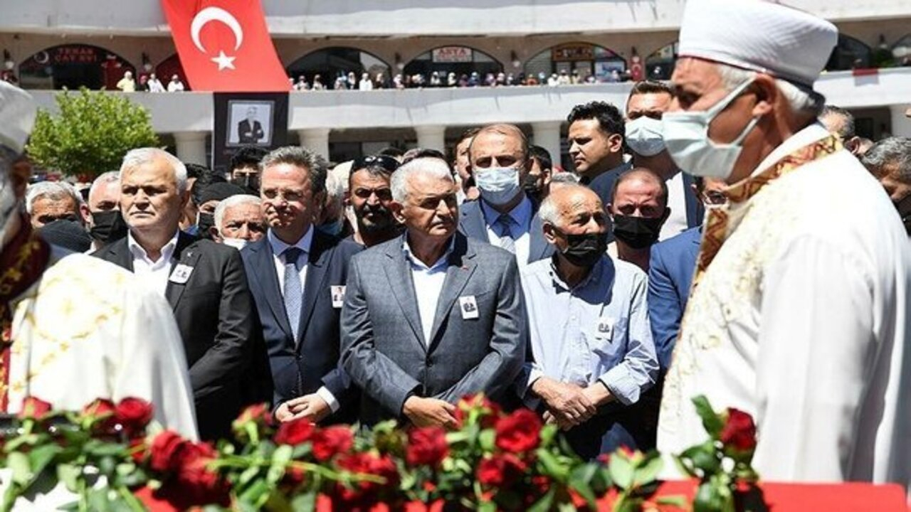 Şahin Yılancı'nın cenazesinde duygu dolu anlar! Binali Yıldırım'ın okuduğu mektup herkesi ağlattı