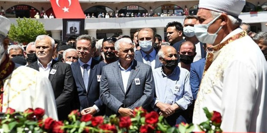 Şahin Yılancı'nın cenazesinde duygu dolu anlar! Binali Yıldırım'ın okuduğu mektup herkesi ağlattı
