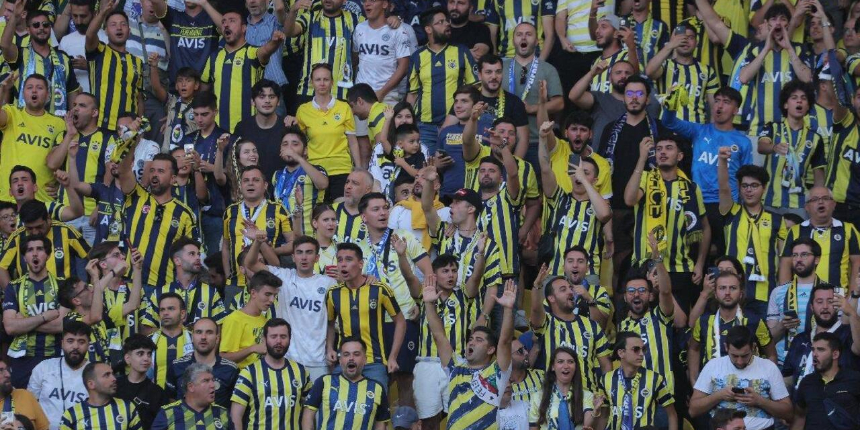 Dinamo Kiev maçında Fenerbahçeli taraftarlardan ‘Vladimir Putin’ tezahüratı!