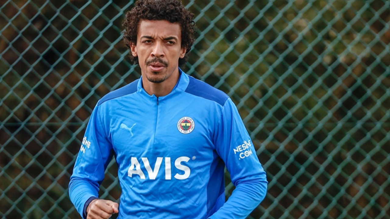 Fenerbahçe, Brezilyalı orta saha Luiz Gustavo'ya veda etti! 3 sezon 97 maç