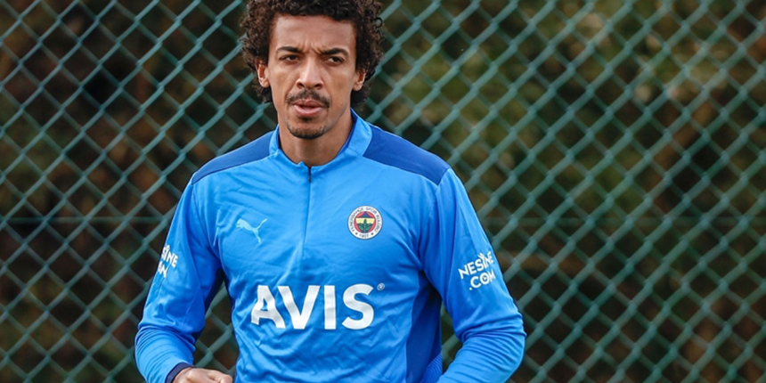 Fenerbahçe, Brezilyalı orta saha Luiz Gustavo'ya veda etti! 3 sezon 97 maç