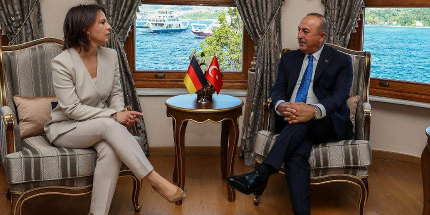Bakan Çavuşoğlu: Kavala konusunu Türkiye aleyhine kullanıyorsunuz