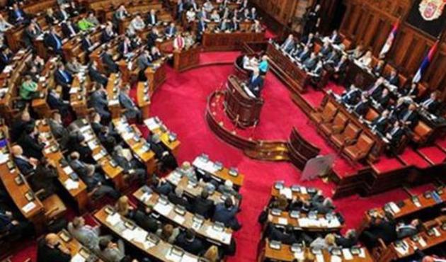 Sırbistan'da yeni hükümeti eşcinsel bakan kuracak