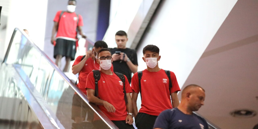 Sivasspor kafilesi İstanbul'da! Yiğidolar'da, hedef Süper Kupa şampiyonluğu