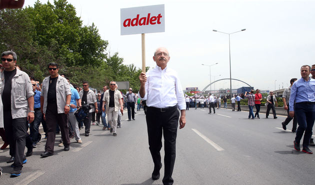 "MİT TIR'ları kumpasını savunmakla, 15 Temmuz'u savunmak arasında fark yok"