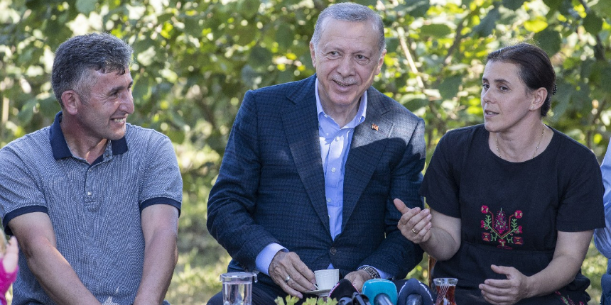 Cumhurbaşkanı Erdoğan ile vatandaşlar arasında fındık pazarlığı...