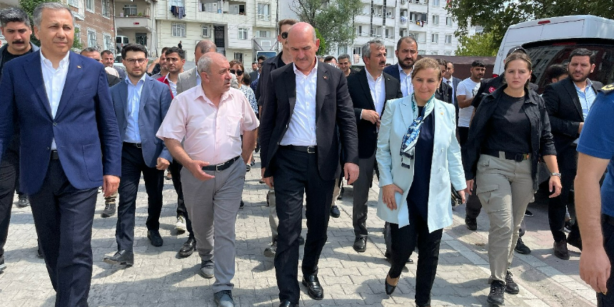 İçişleri Bakanı Süleyman Soylu Esenyurt’ta sel bölgesini ziyaret etti