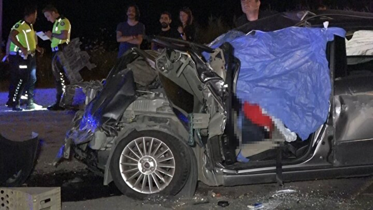 Bursa'da feci kaza: Otomobil 'U' dönüşü yapan TIR'ın altına girdi! Baba ve oğlu hayatını kaybetti...