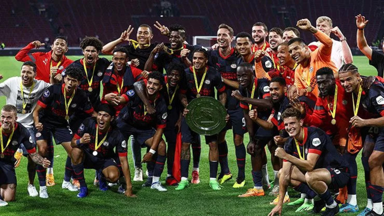 Hollanda'da Süper Kupa galibi PSV! Gol düellosunda Ajax'ı yendiler