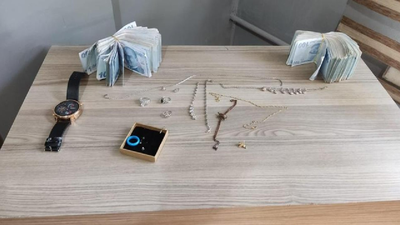 Düğüne giden akrabalarının evinden 510 bin TL değerinde altın ve döviz çaldılar